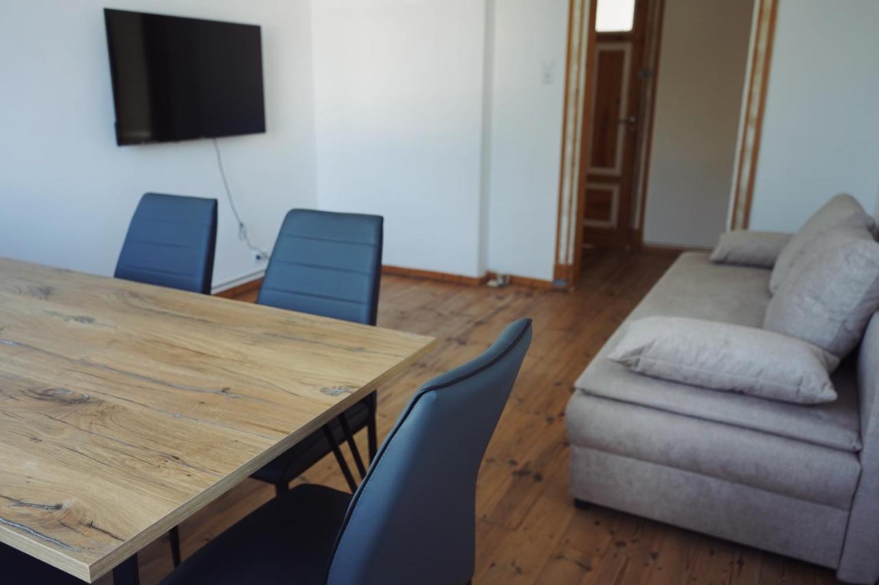 Unique: 5 Bedroom - 2 Bathroom - Kitchen - Apartment Bremerhaven